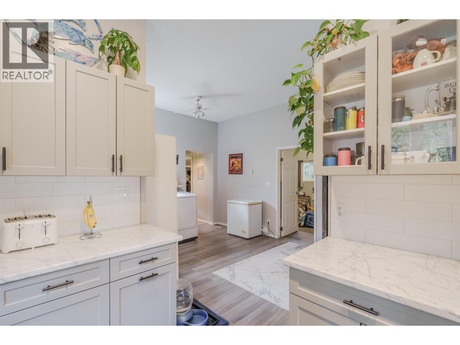 6395 Young Road, Horse Lake, BC - Indoor Photo Showing Kitchen