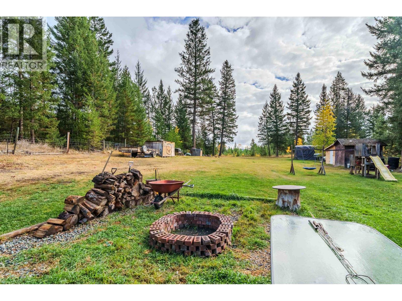 6395 Young Road, Horse Lake, BC - Outdoor With Backyard
