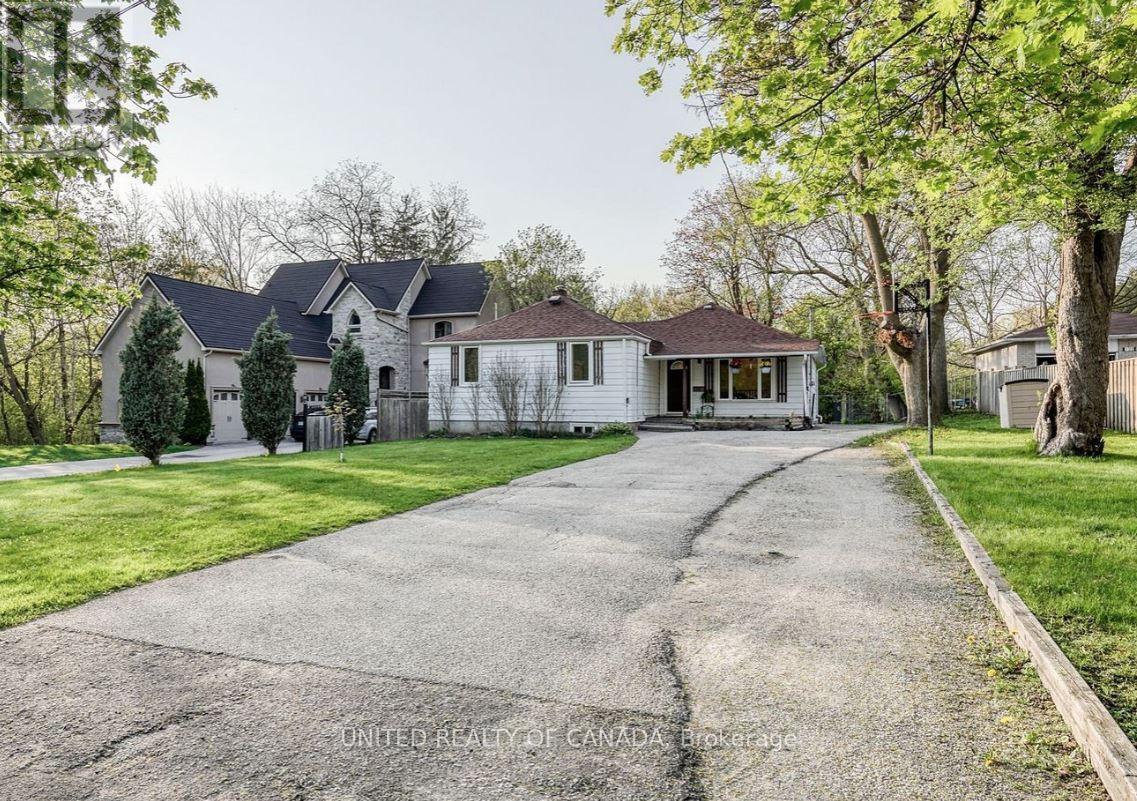 Lower - 126 Weldrick Rd Road W, Richmond Hill, ON - Outdoor With Facade