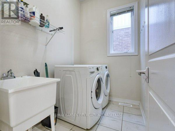 75 Cannery Drive, Niagara-On-The-Lake (St. Davids), ON - Indoor Photo Showing Laundry Room