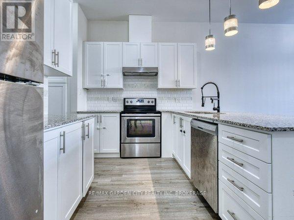 75 Cannery Drive, Niagara-On-The-Lake (St. Davids), ON - Indoor Photo Showing Kitchen With Stainless Steel Kitchen With Upgraded Kitchen