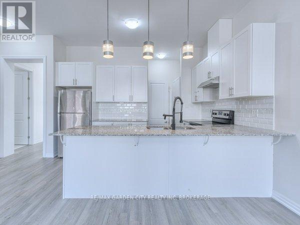 75 Cannery Drive, Niagara-On-The-Lake (St. Davids), ON - Indoor Photo Showing Kitchen With Upgraded Kitchen
