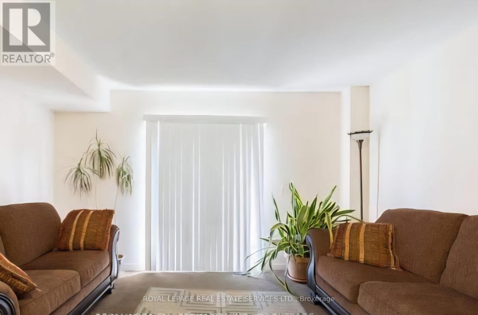 439 Aspendale Crescent, Mississauga, ON - Indoor Photo Showing Living Room