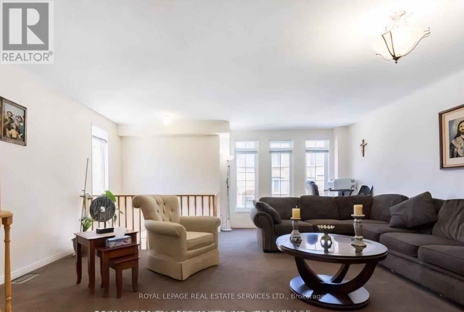 439 Aspendale Crescent, Mississauga, ON - Indoor Photo Showing Living Room
