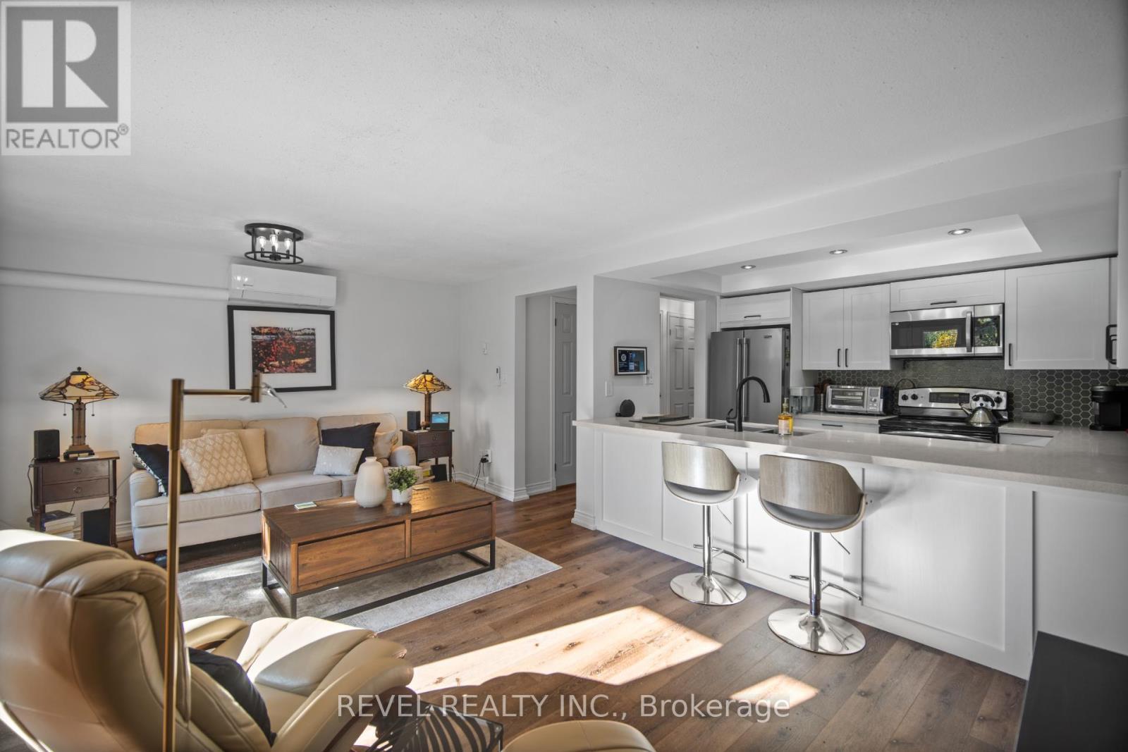 3 - 2058 Brant Street, Burlington, ON - Indoor