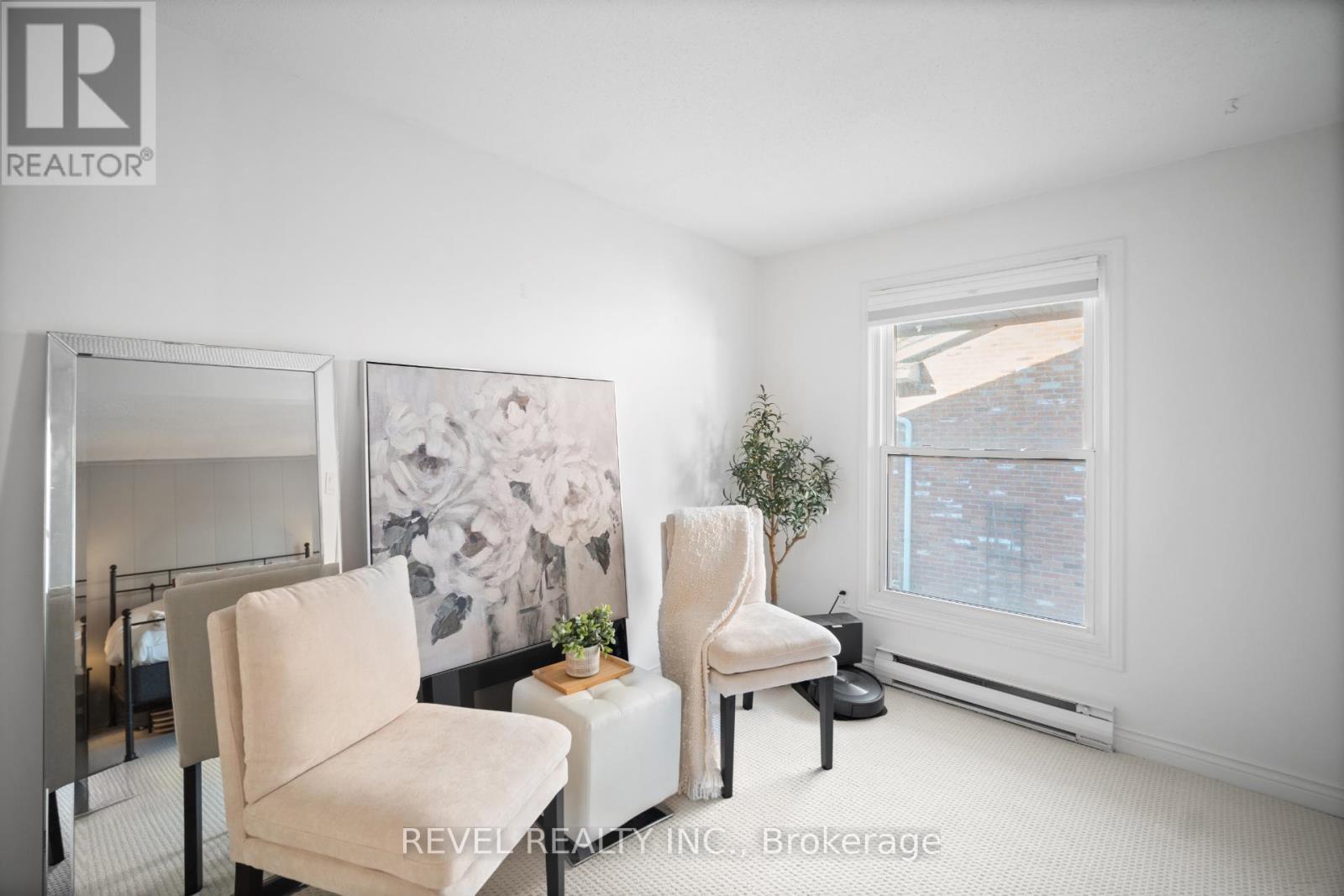 3 - 2058 Brant Street, Burlington, ON - Indoor