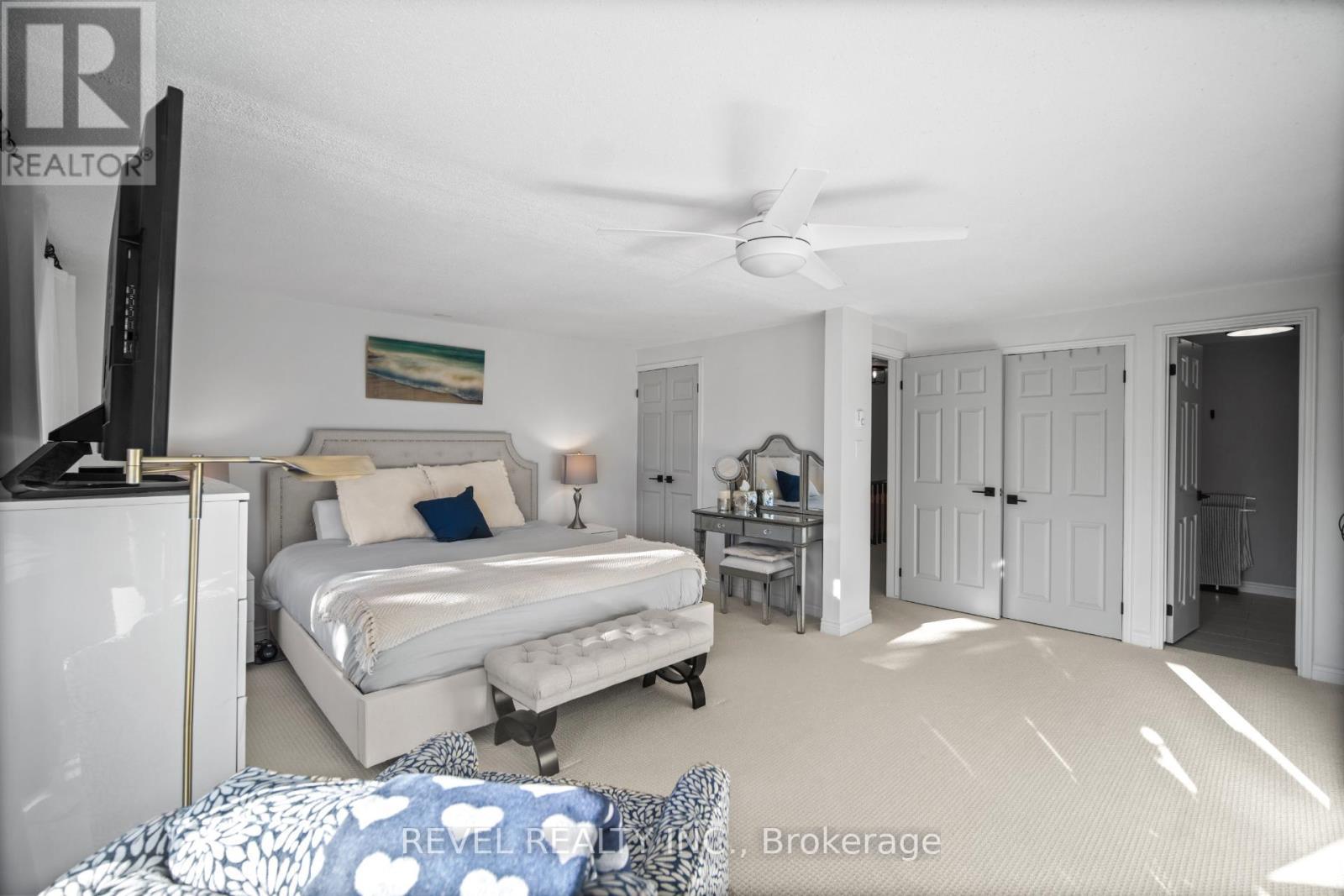 3 - 2058 Brant Street, Burlington, ON - Indoor Photo Showing Bedroom