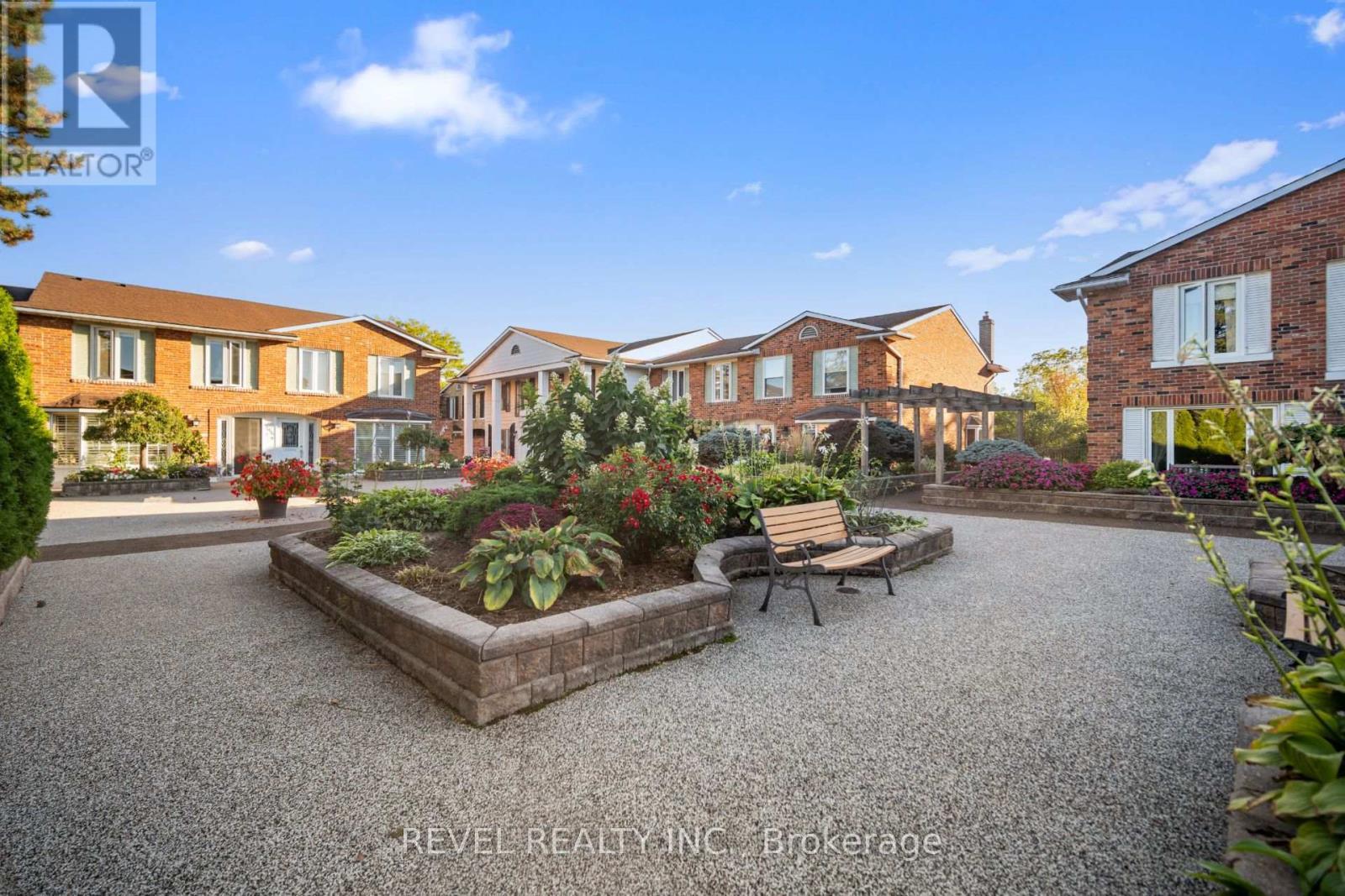 3 - 2058 Brant Street, Burlington, ON - Outdoor