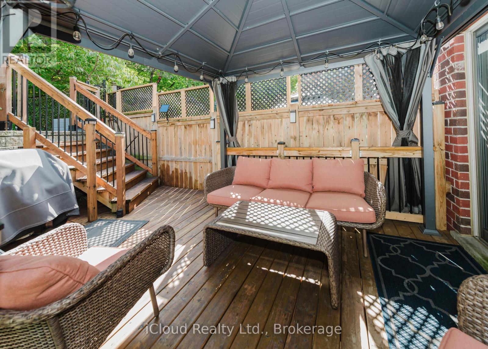 32 Rolling Lane, Hamilton, ON - Outdoor With Exterior