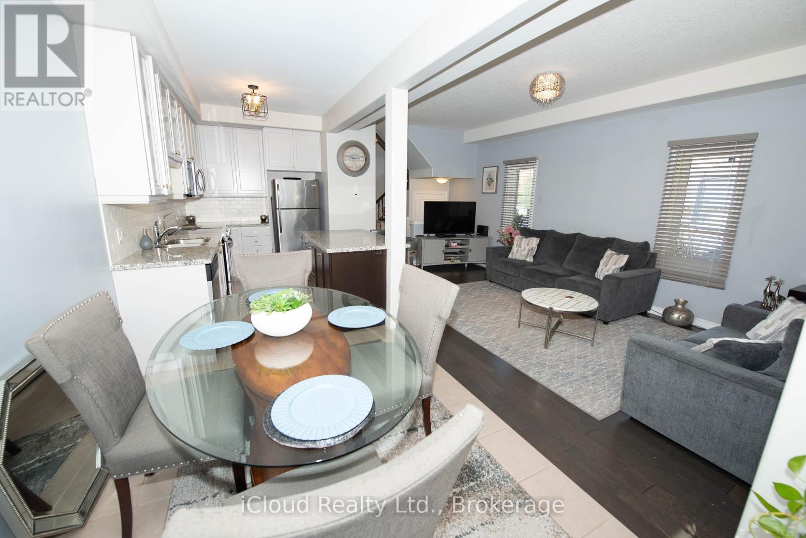 32 Rolling Lane, Hamilton, ON - Indoor