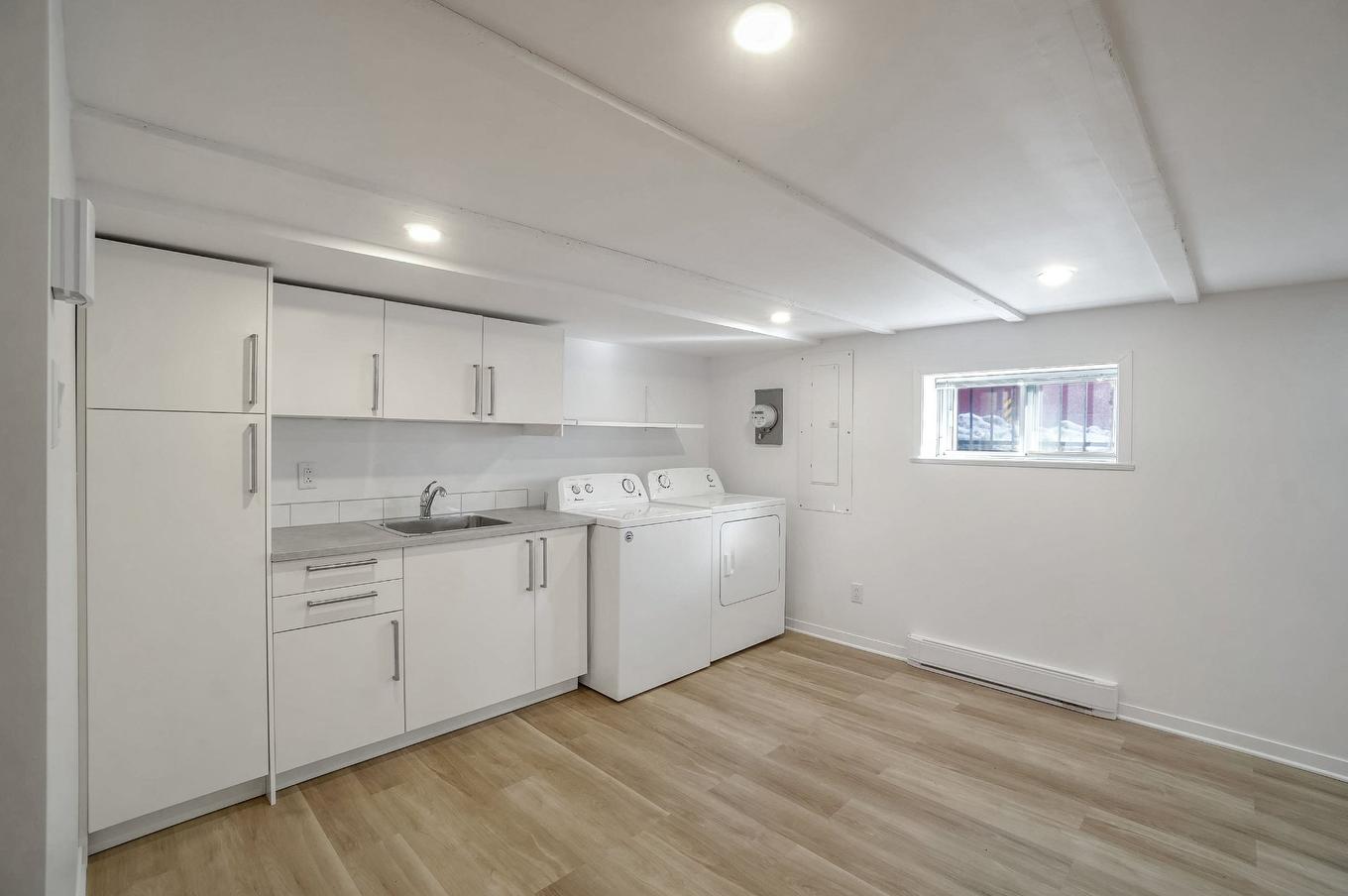 Basement - 5023 Rue Fabre, Montréal (Le Plateau-Mont-Royal), QC - Indoor Photo Showing Laundry Room