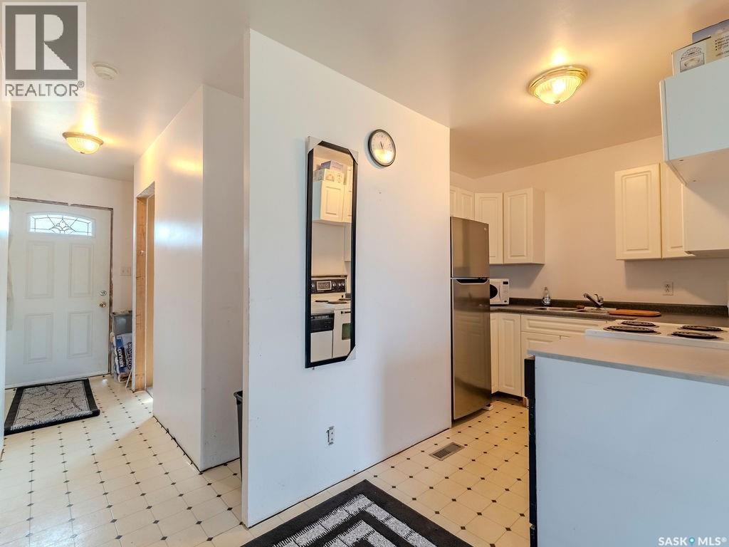 90 2Nd Street, Osler, SK - Indoor Photo Showing Kitchen