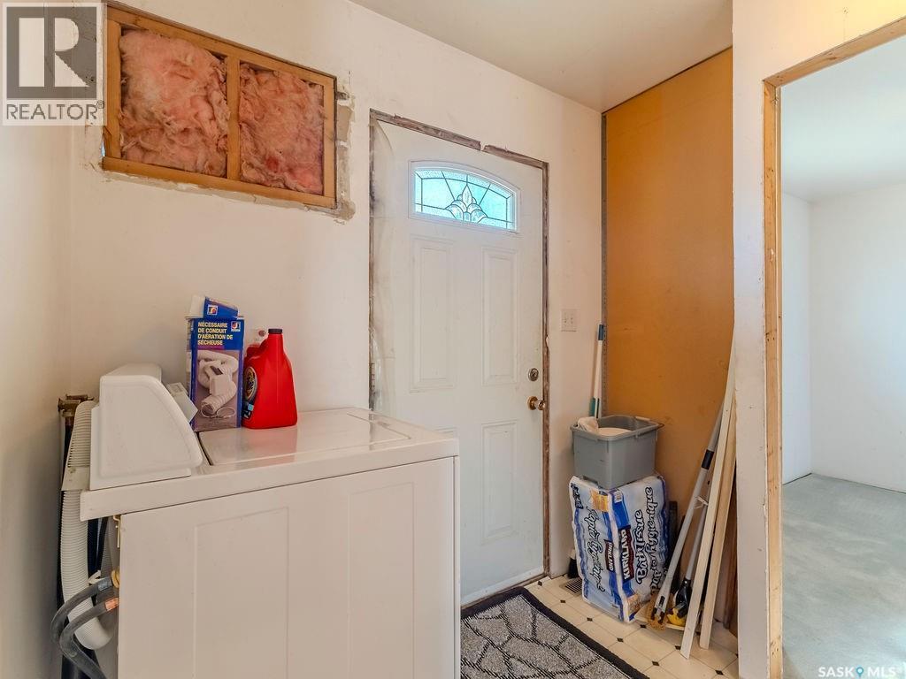 90 2Nd Street, Osler, SK - Indoor