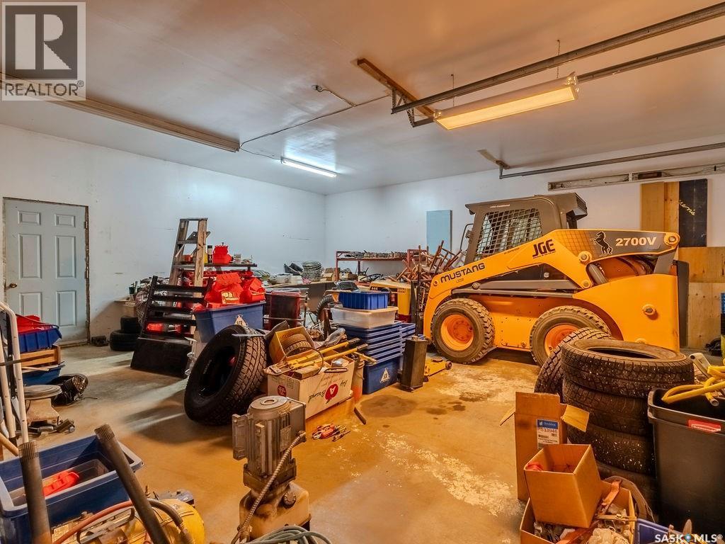 90 2Nd Street, Osler, SK - Indoor Photo Showing Garage