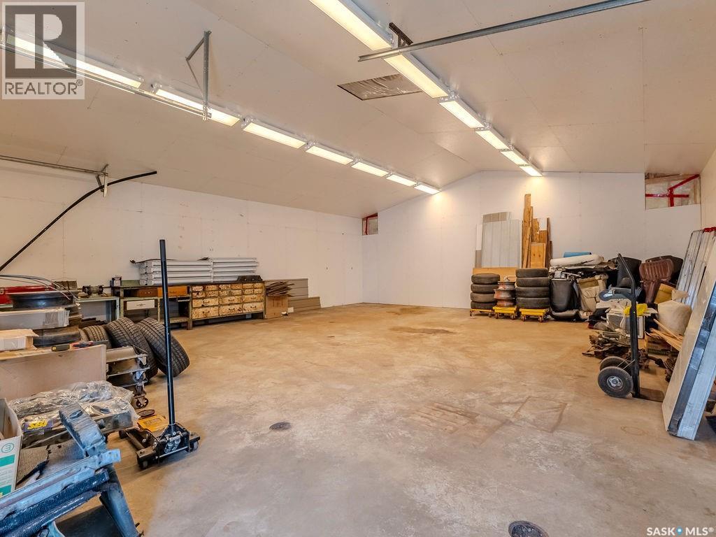 90 2Nd Street, Osler, SK - Indoor Photo Showing Garage
