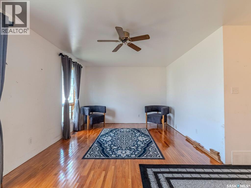 90 2Nd Street, Osler, SK - Indoor