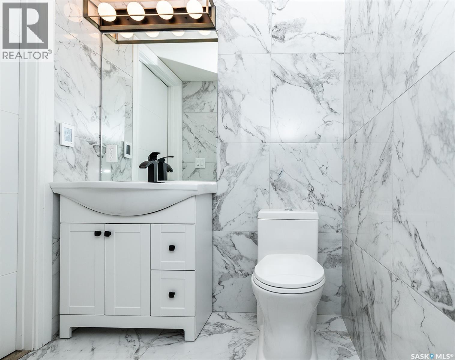 1001 Osler Street, Saskatoon, SK - Indoor Photo Showing Bathroom