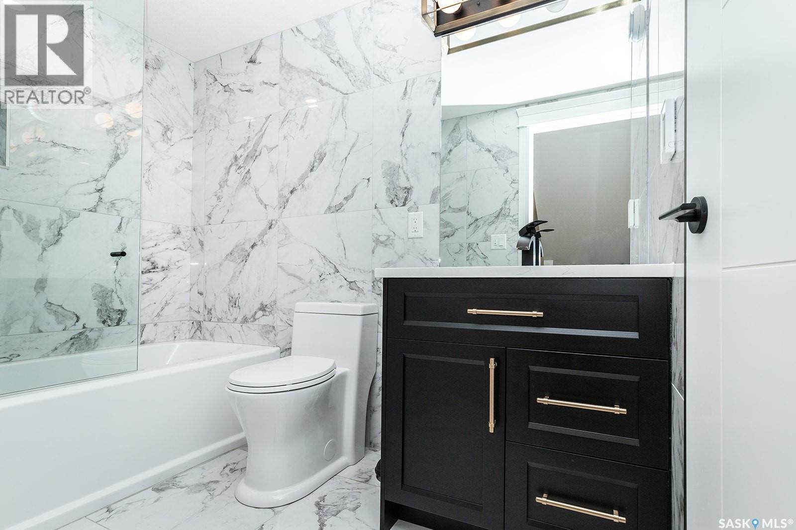 1001 Osler Street, Saskatoon, SK - Indoor Photo Showing Bathroom