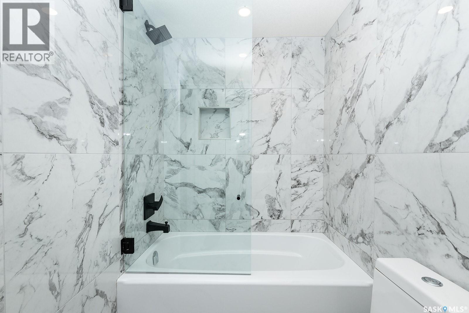 1001 Osler Street, Saskatoon, SK - Indoor Photo Showing Bathroom