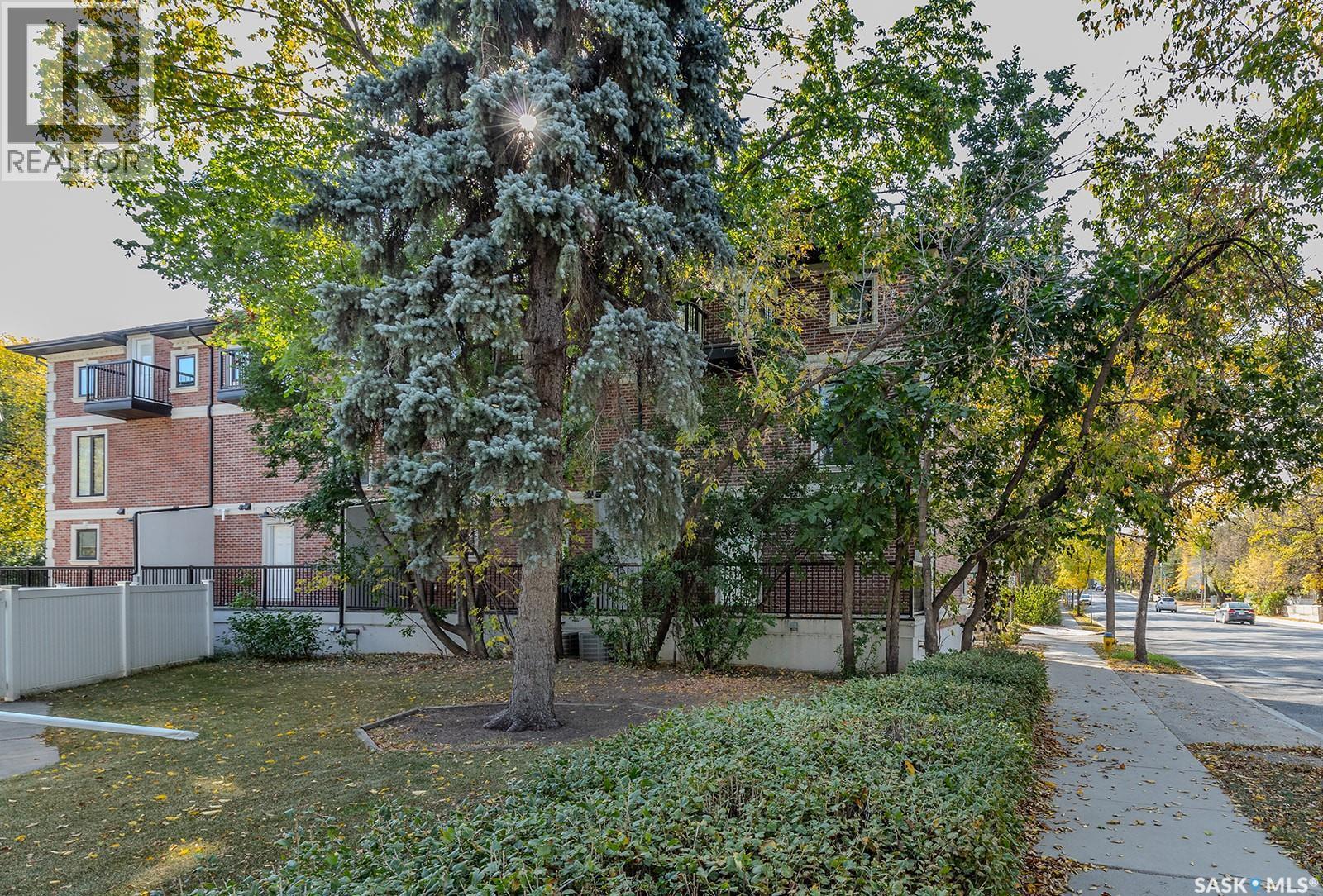 1001 Osler Street, Saskatoon, SK - Outdoor