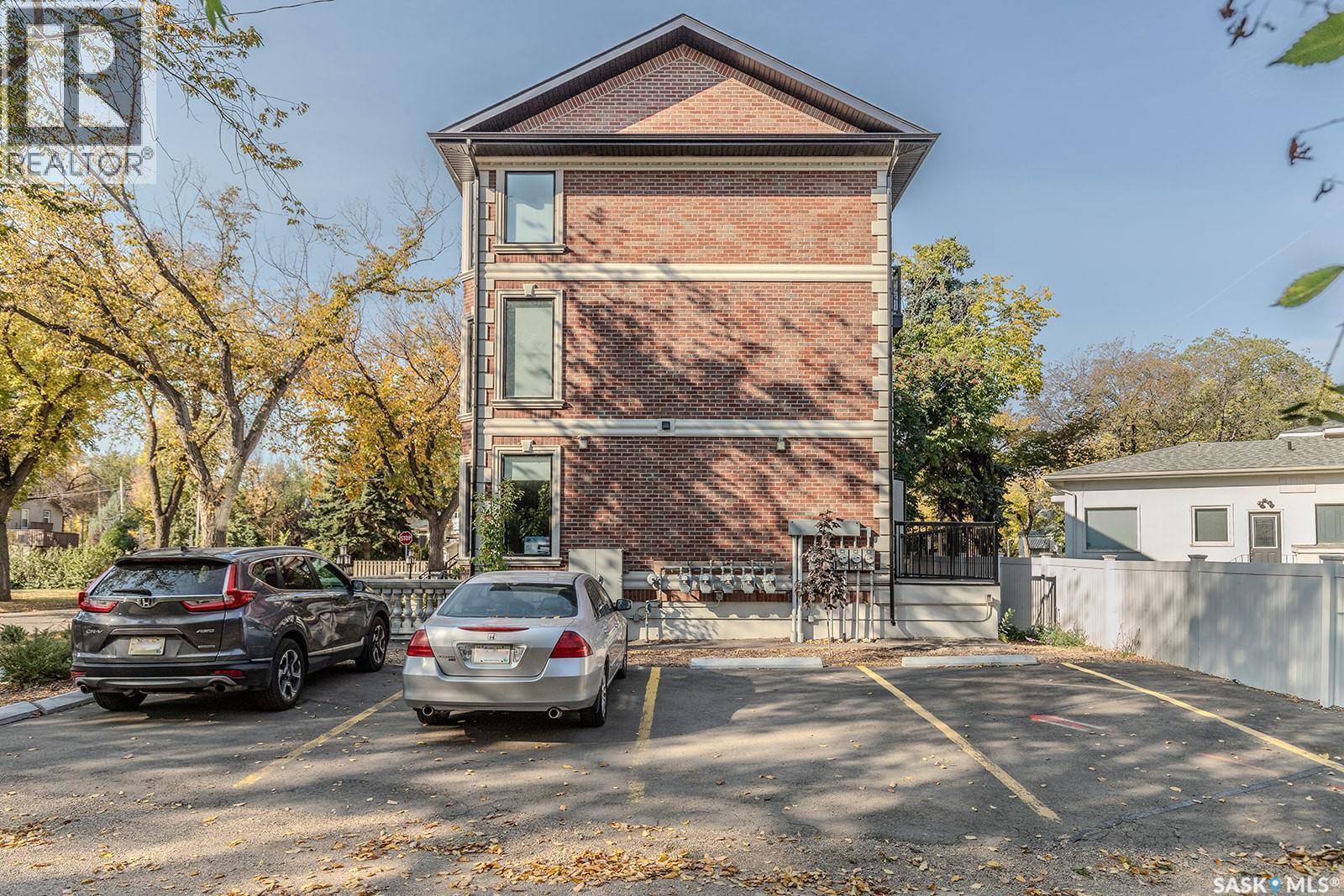 1001 Osler Street, Saskatoon, SK - Outdoor