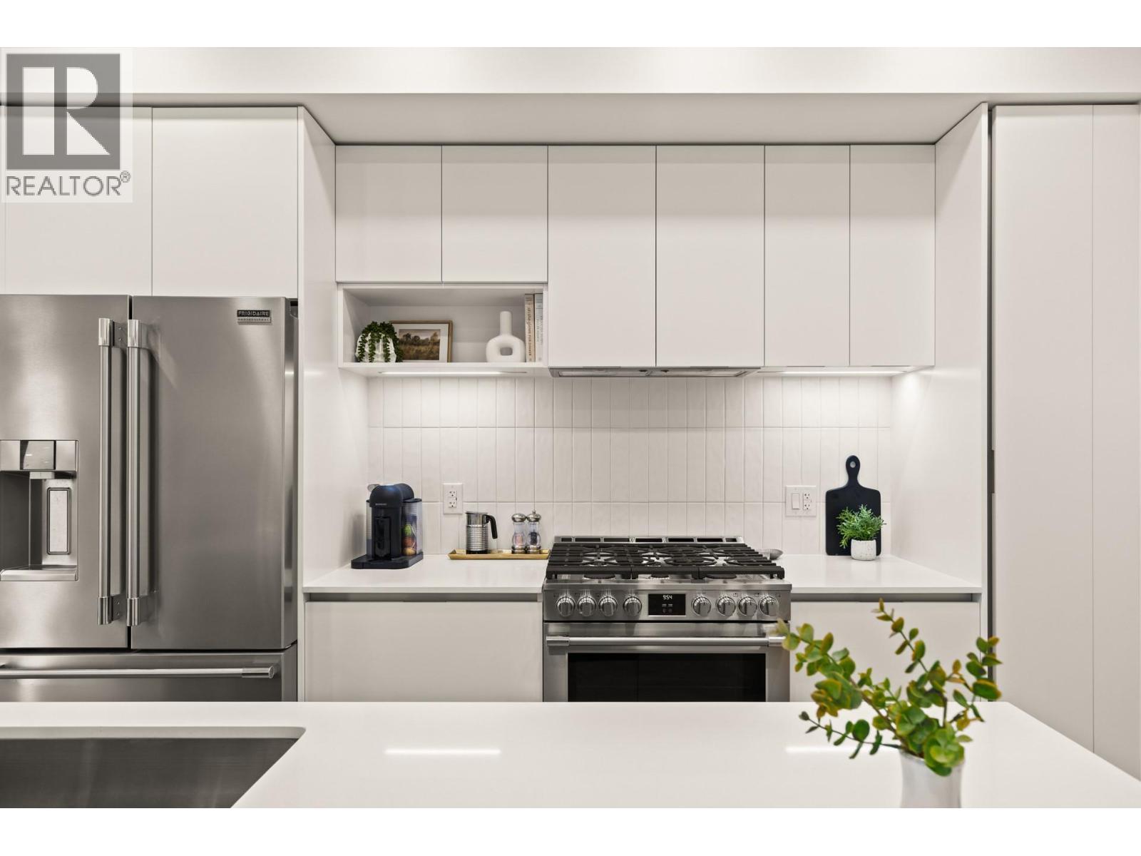 2780 Olalla Road Unit# 403, West Kelowna, BC - Indoor Photo Showing Kitchen With Stainless Steel Kitchen With Upgraded Kitchen