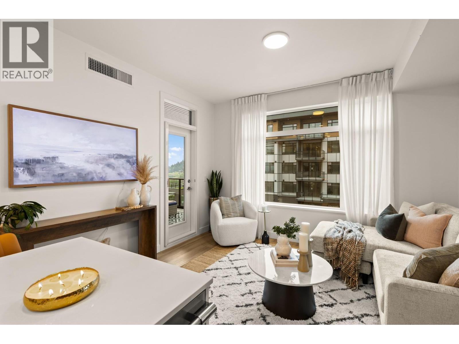 2780 Olalla Road Unit# 403, West Kelowna, BC - Indoor Photo Showing Living Room