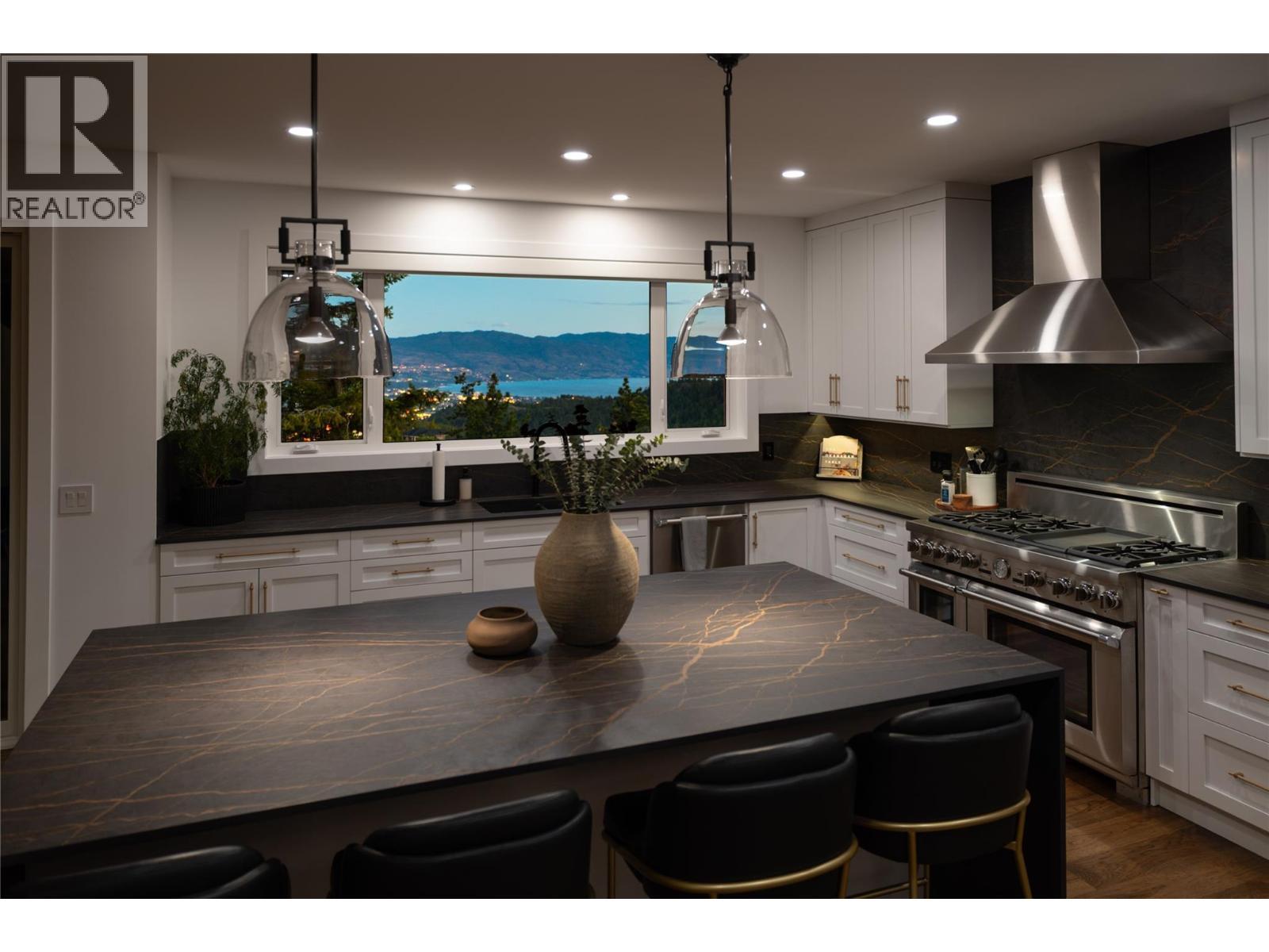 172 Skyland Drive, Kelowna, BC - Indoor