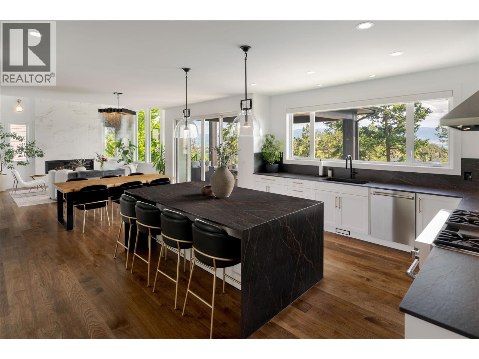 172 Skyland Drive, Kelowna, BC - Indoor