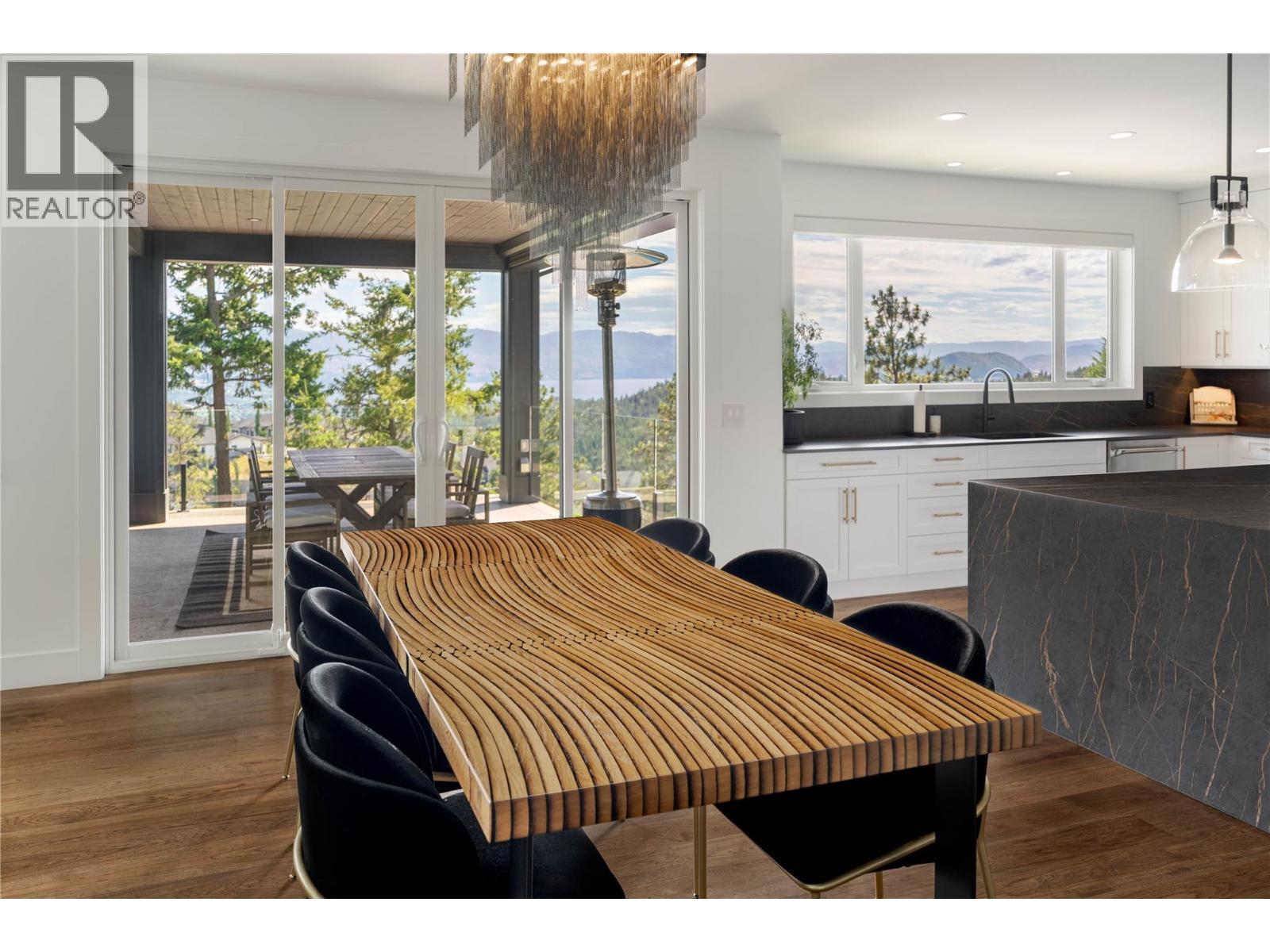 172 Skyland Drive, Kelowna, BC - Indoor Photo Showing Dining Room