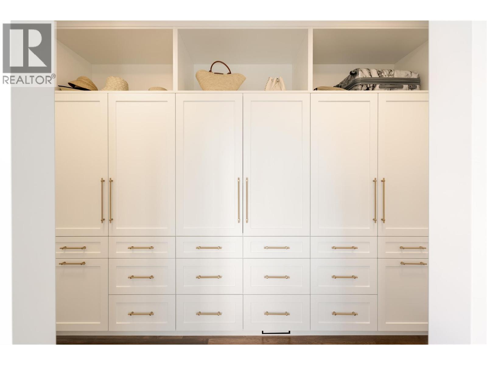 172 Skyland Drive, Kelowna, BC - Indoor Photo Showing Other Room