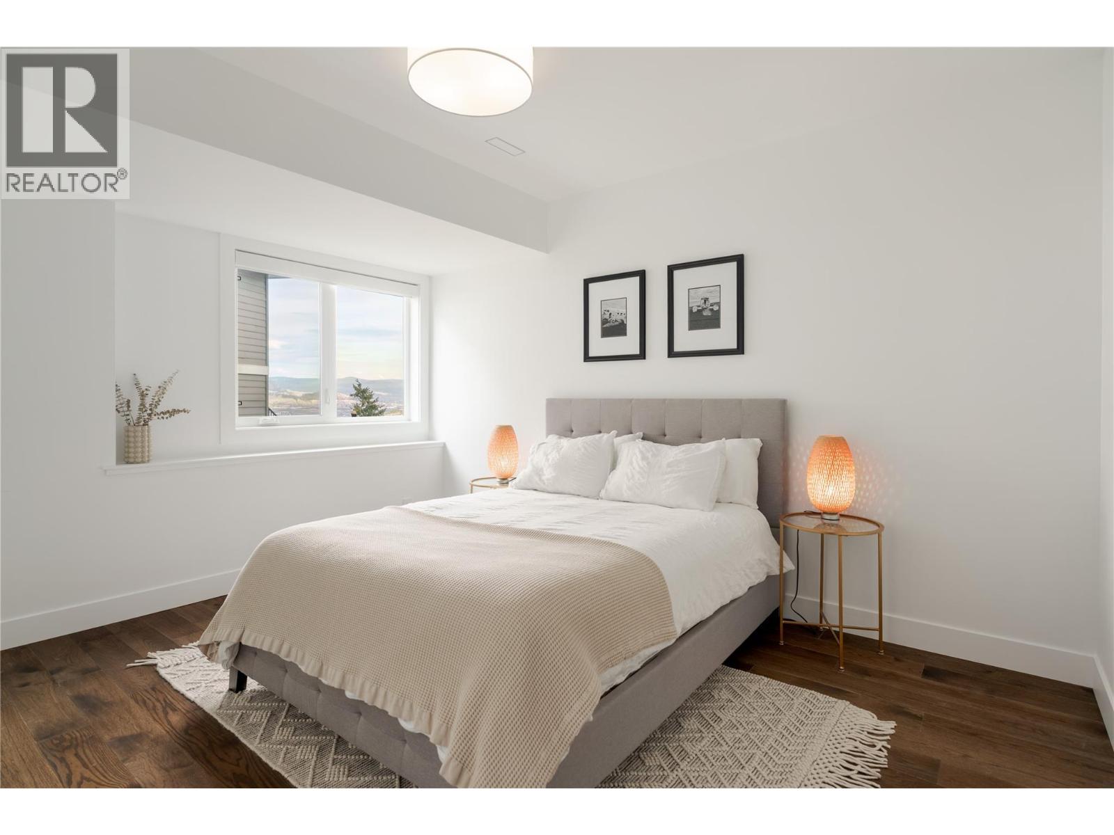 172 Skyland Drive, Kelowna, BC - Indoor Photo Showing Bedroom