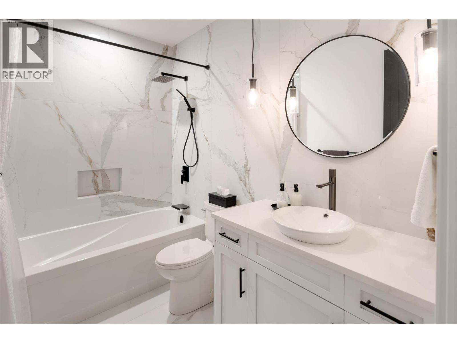 172 Skyland Drive, Kelowna, BC - Indoor Photo Showing Bathroom