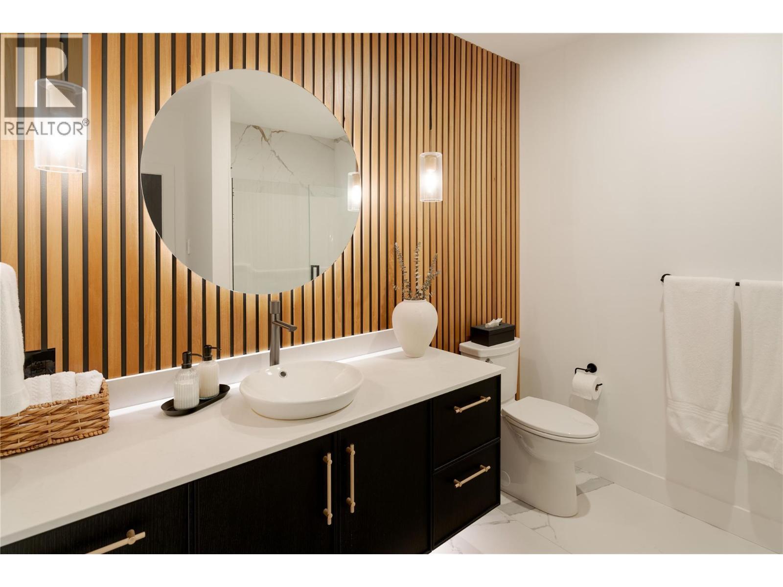 172 Skyland Drive, Kelowna, BC - Indoor Photo Showing Bathroom