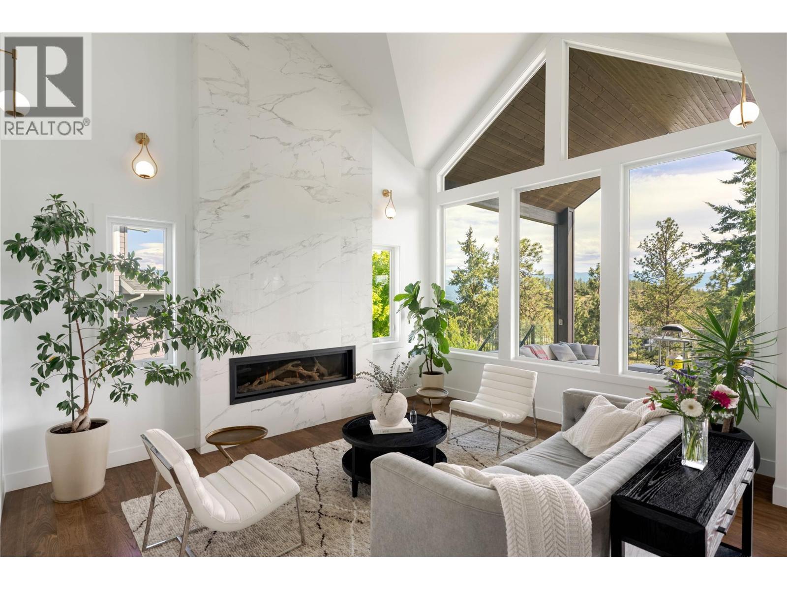 172 Skyland Drive, Kelowna, BC - Indoor Photo Showing Living Room With Fireplace