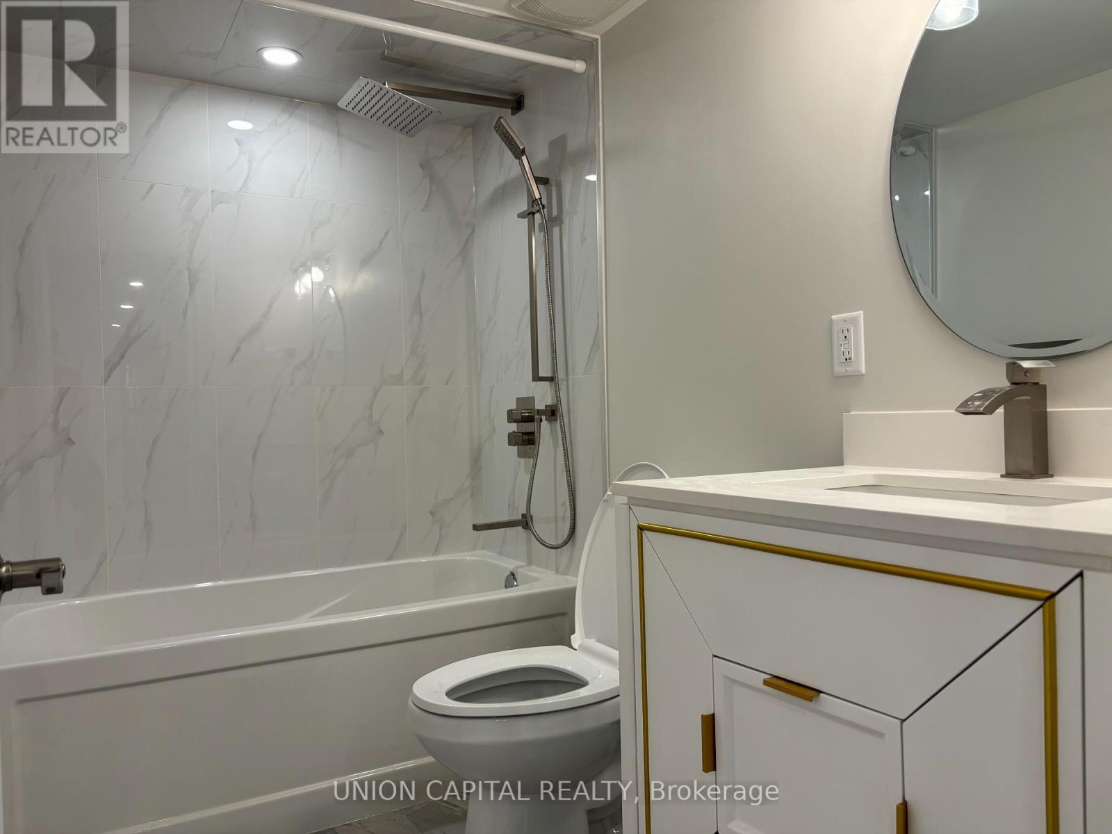 65 Stormont Trail, Vaughan, ON - Indoor Photo Showing Bathroom