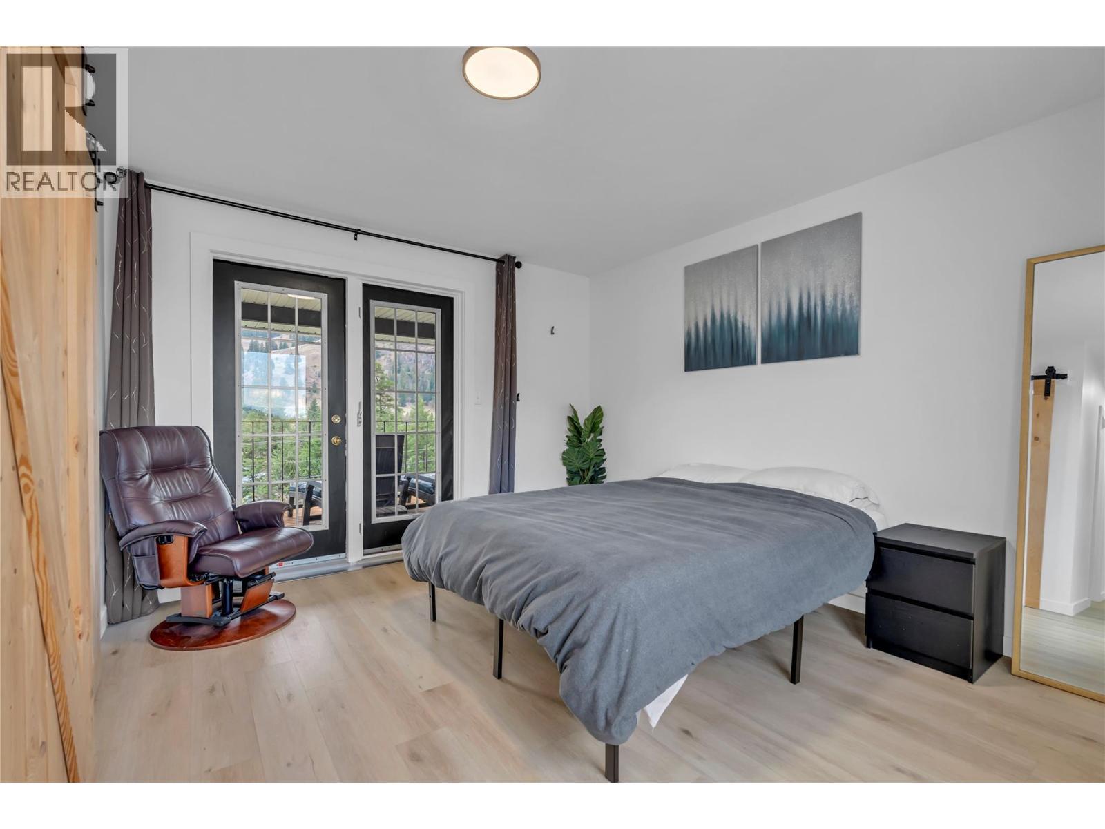 285 Westview Road, Kaleden, BC - Indoor Photo Showing Bedroom