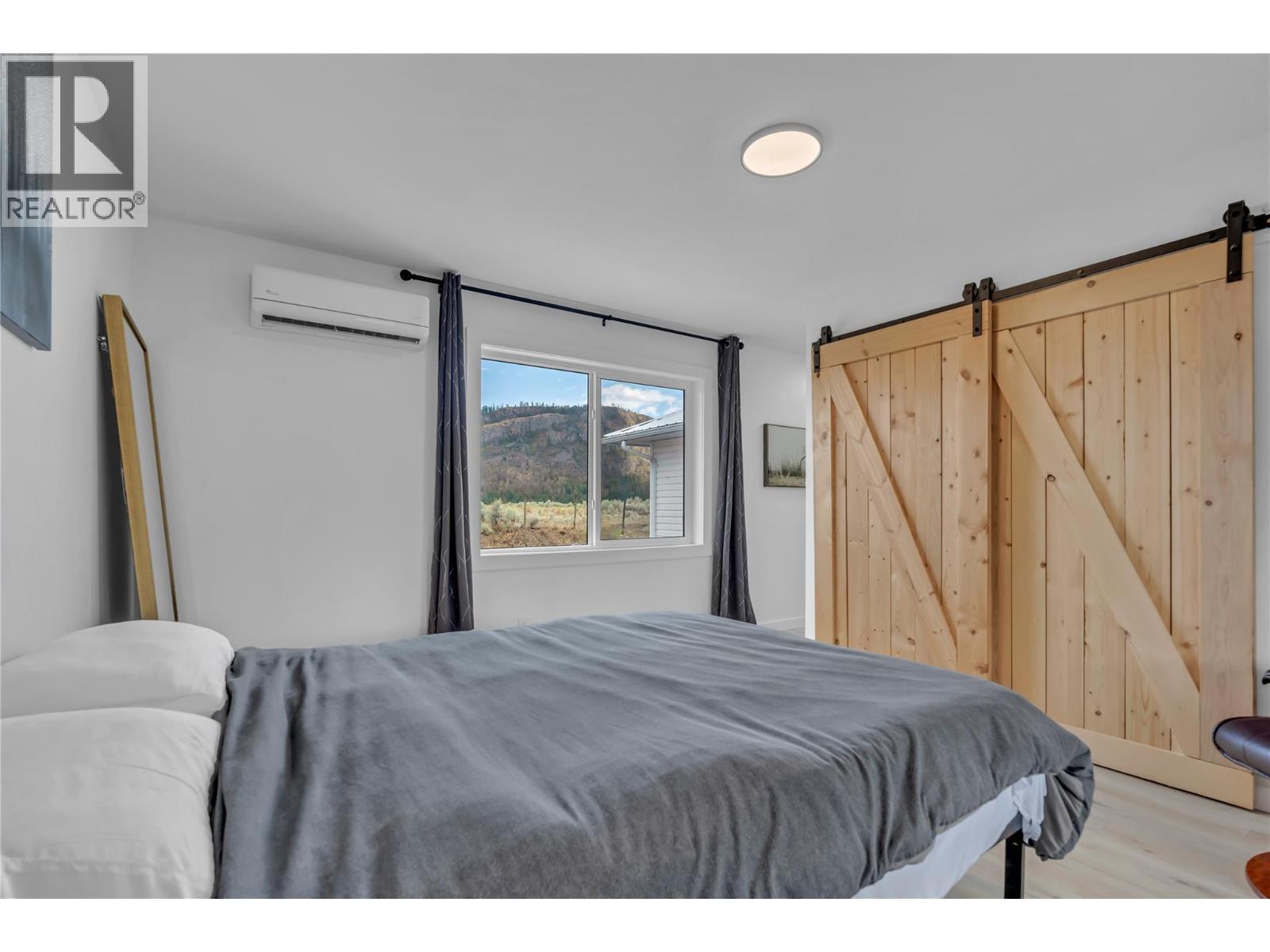 285 Westview Road, Kaleden, BC - Indoor Photo Showing Bedroom