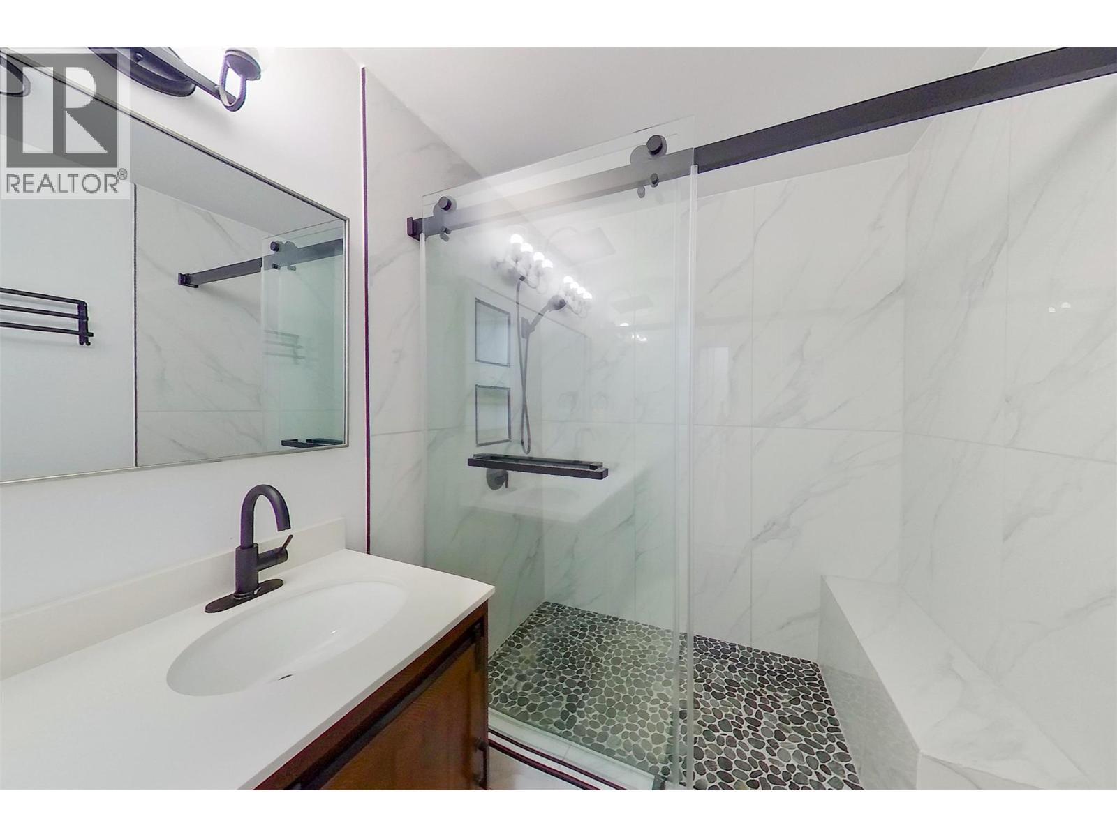 285 Westview Road, Kaleden, BC - Indoor Photo Showing Bathroom