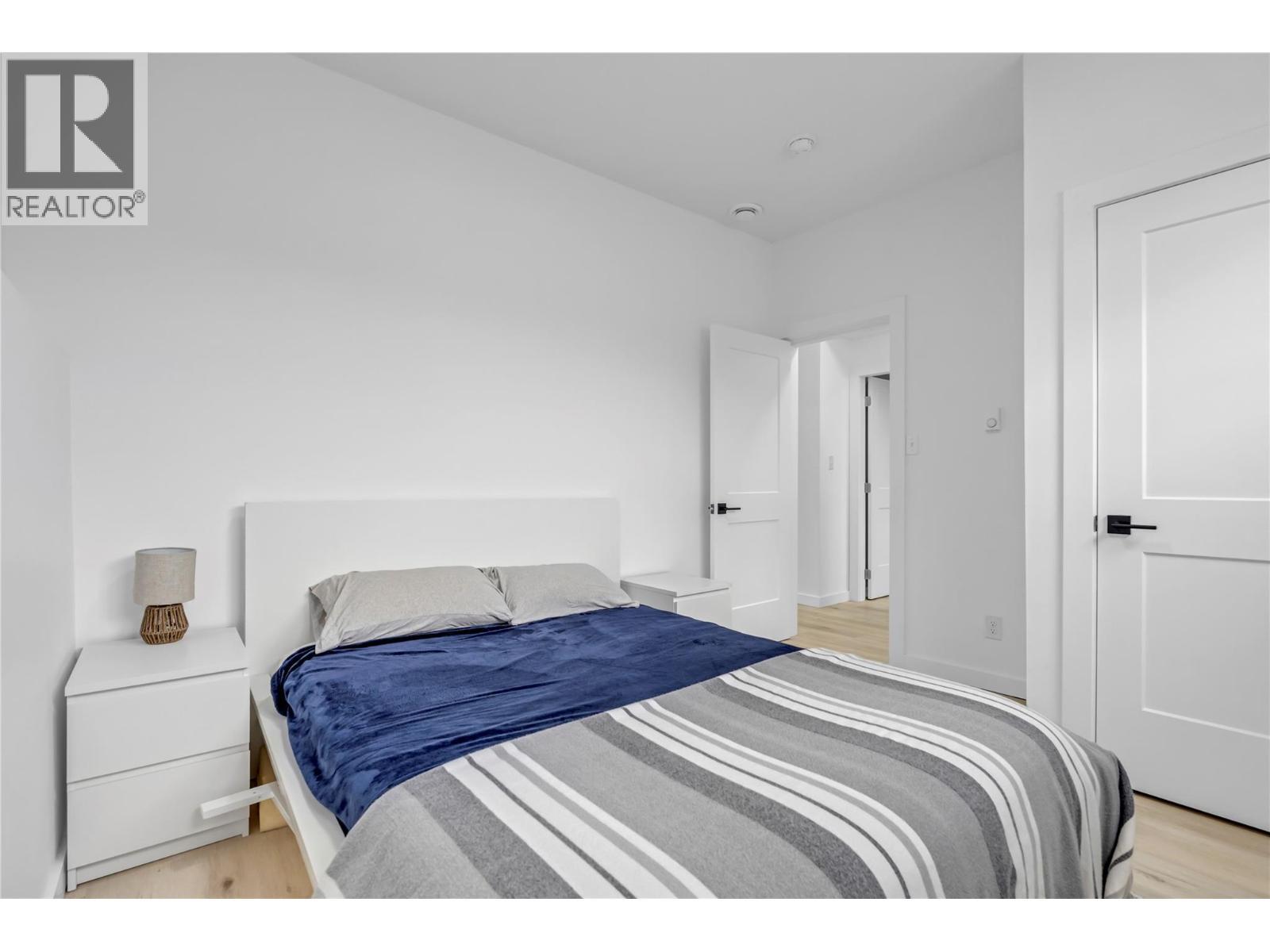 285 Westview Road, Kaleden, BC - Indoor Photo Showing Bedroom