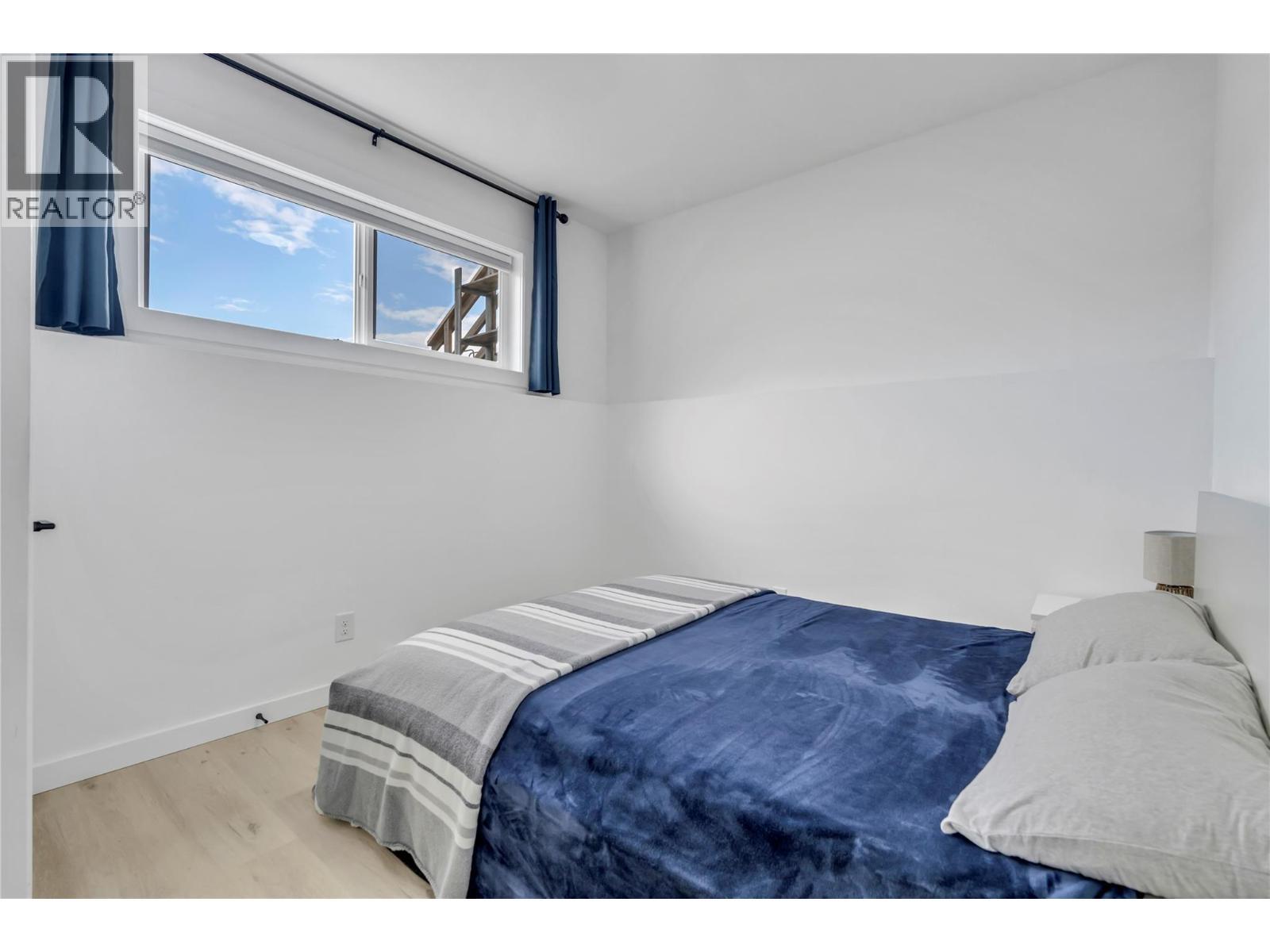 285 Westview Road, Kaleden, BC - Indoor Photo Showing Bedroom