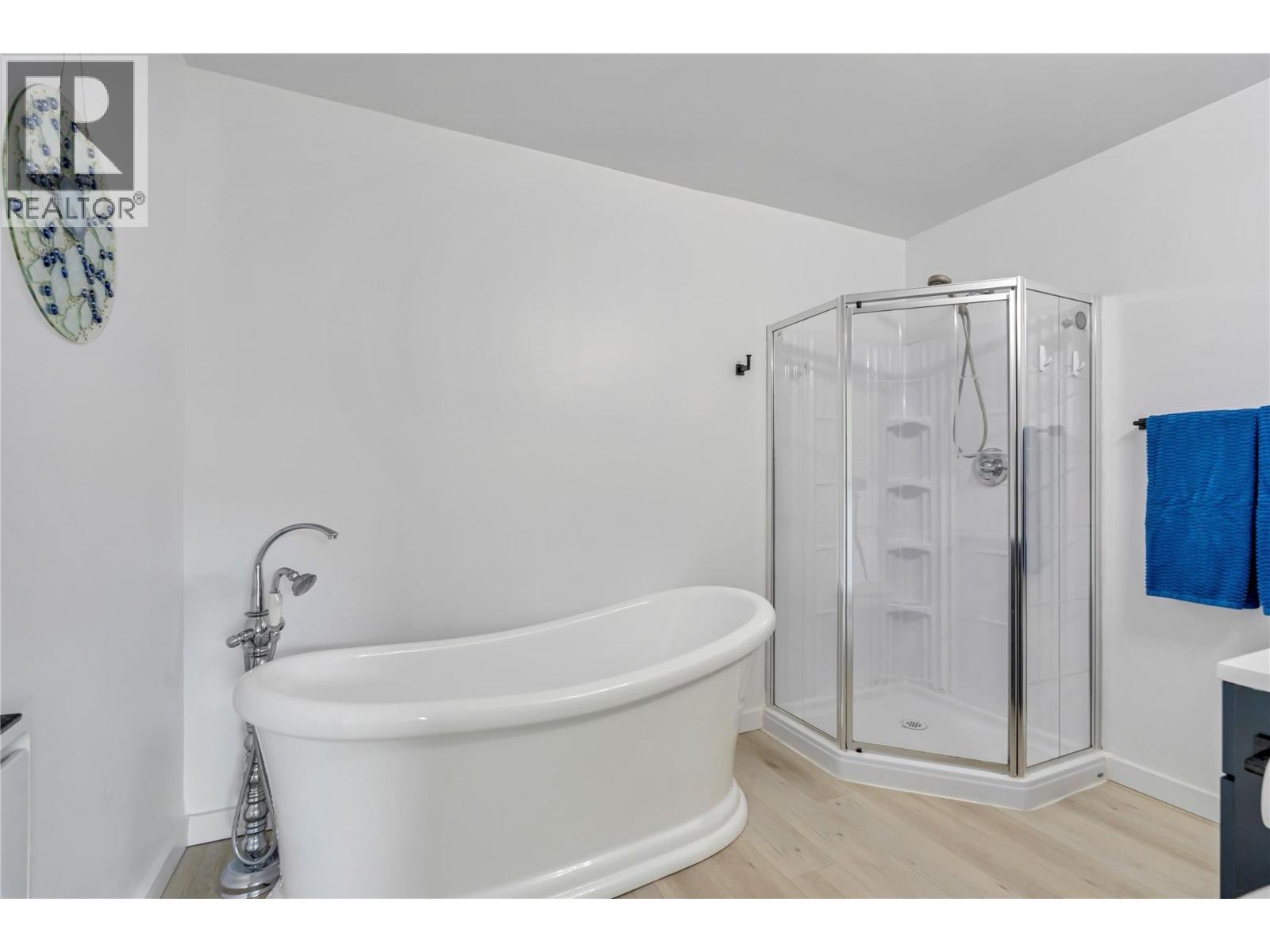 285 Westview Road, Kaleden, BC - Indoor Photo Showing Bathroom