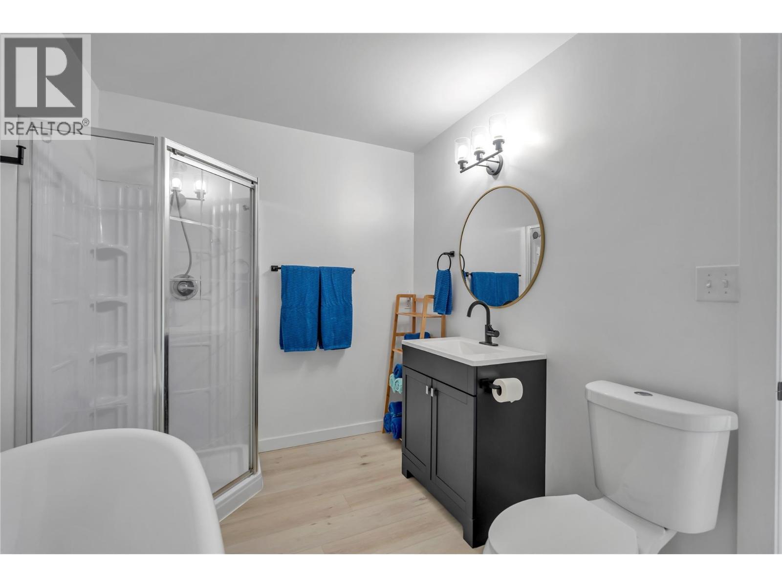 285 Westview Road, Kaleden, BC - Indoor Photo Showing Bathroom