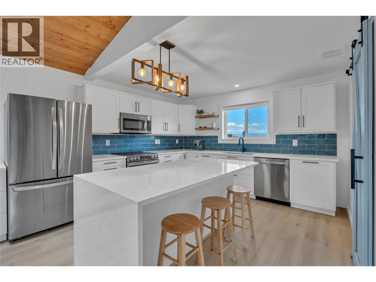 285 Westview Road, Kaleden, BC - Indoor Photo Showing Kitchen With Stainless Steel Kitchen With Upgraded Kitchen
