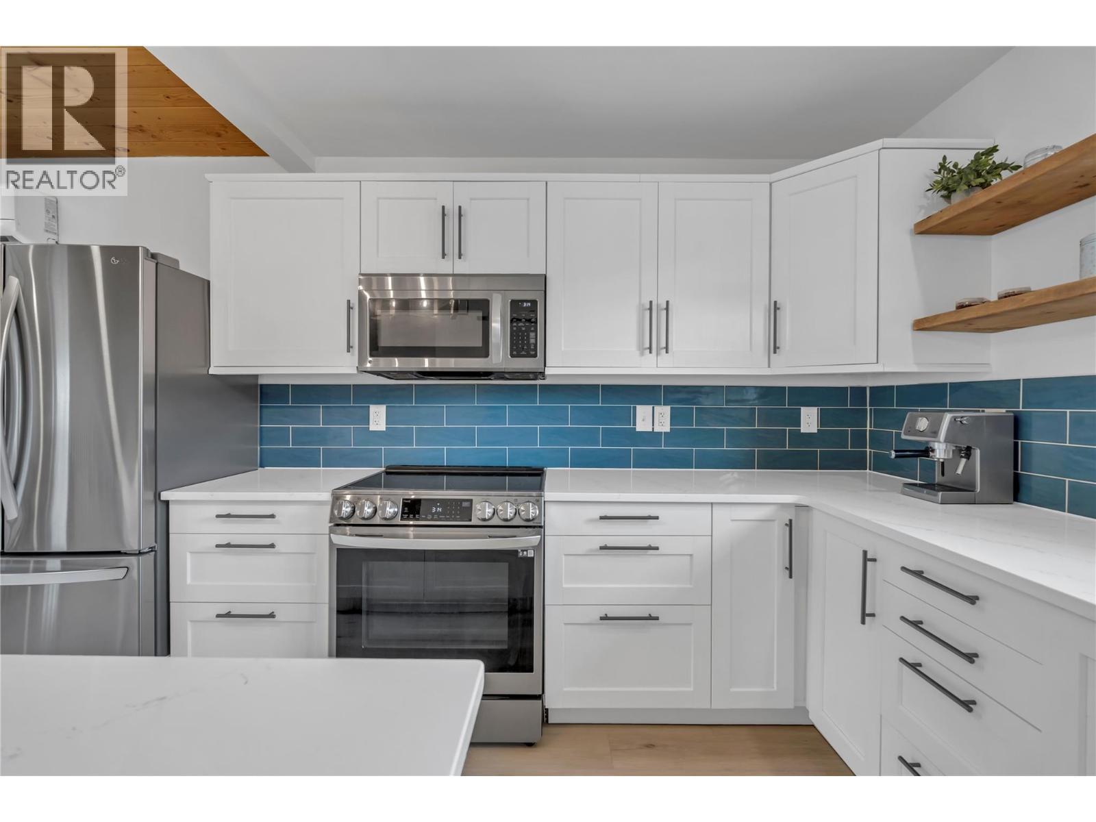 285 Westview Road, Kaleden, BC - Indoor Photo Showing Kitchen With Stainless Steel Kitchen With Upgraded Kitchen