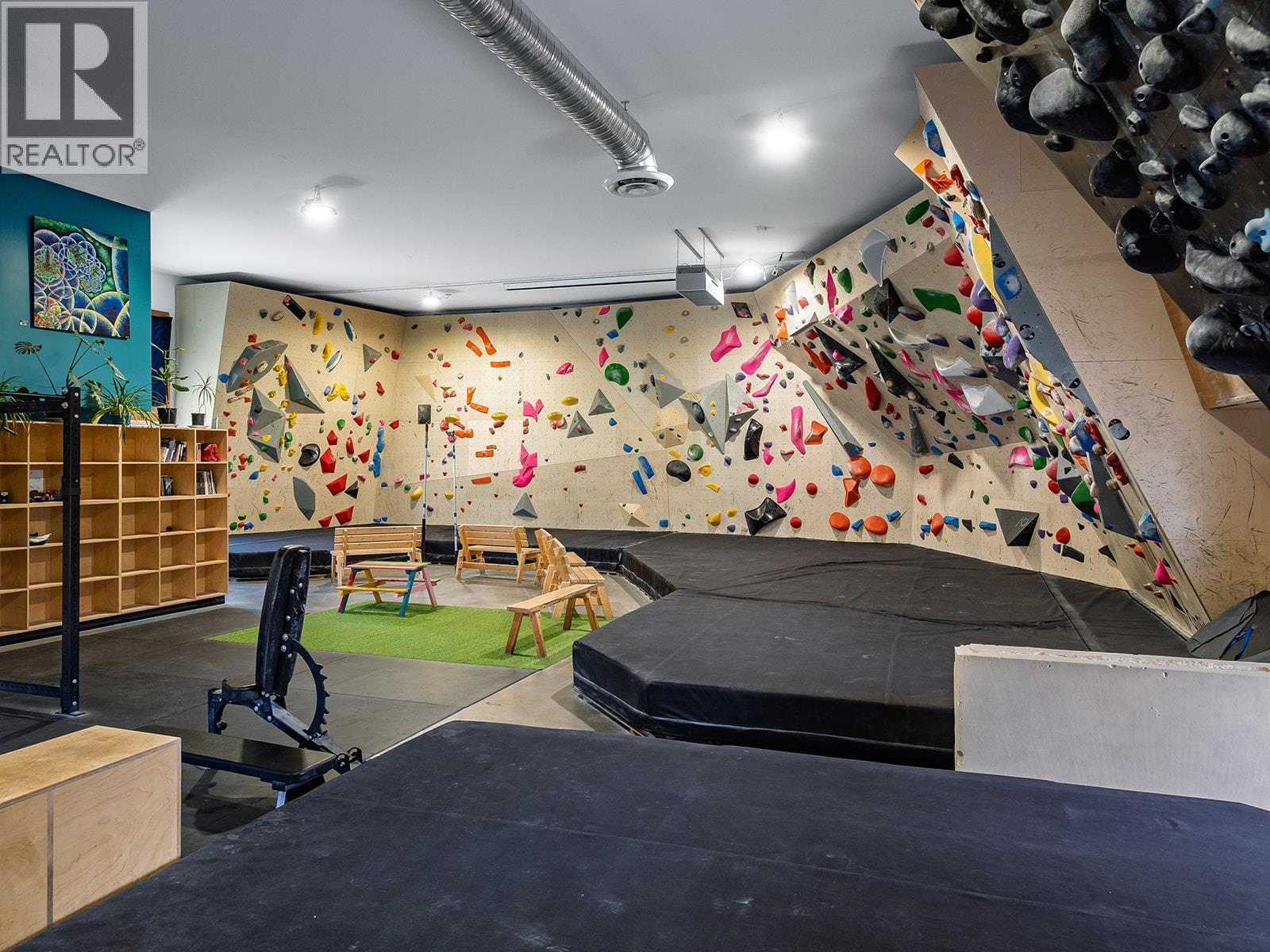 819 9Th Street N, Golden, BC