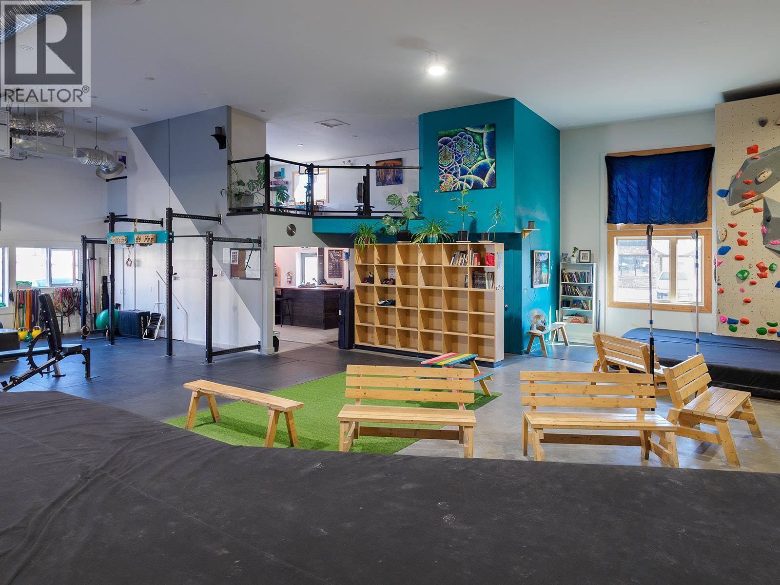 819 9Th Street N, Golden, BC