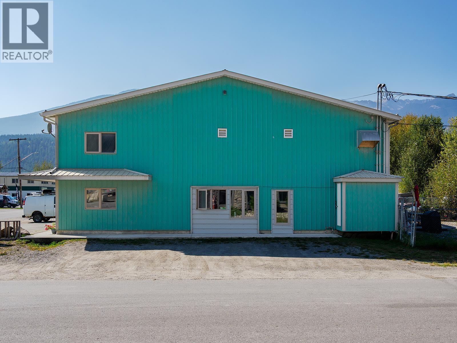 819 9Th Street N, Golden, BC