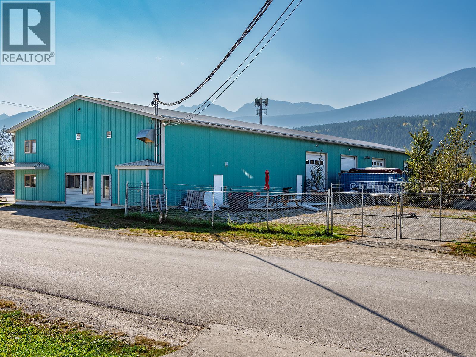 819 9Th Street N, Golden, BC