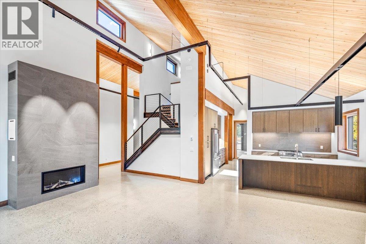 5538 Currie Bowl Way, Fernie, BC - Indoor Photo Showing Other Room With Fireplace